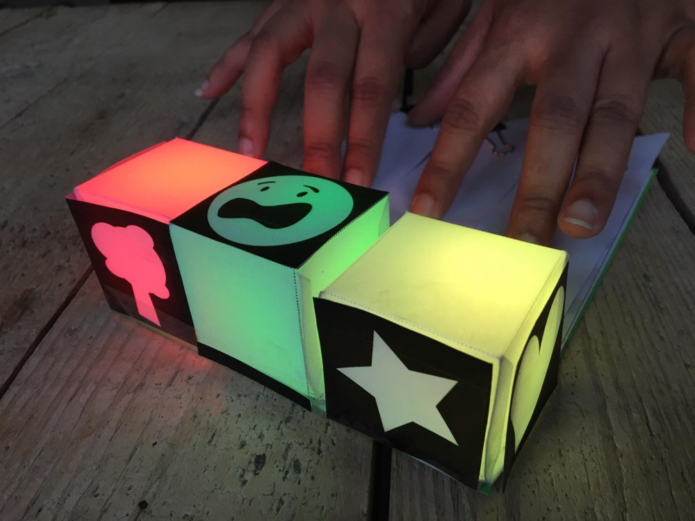 Maak een feestelijke lichtpiano Basisschool Los Hoes